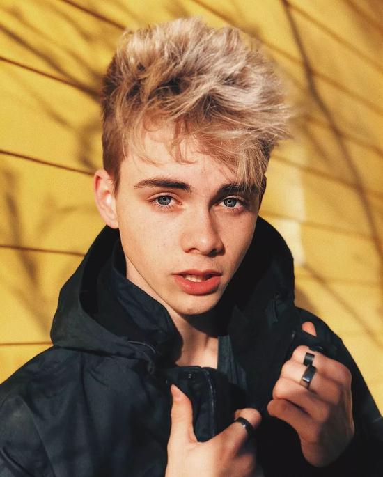 席卷全美的新生代高颜值男团每一个都很有型