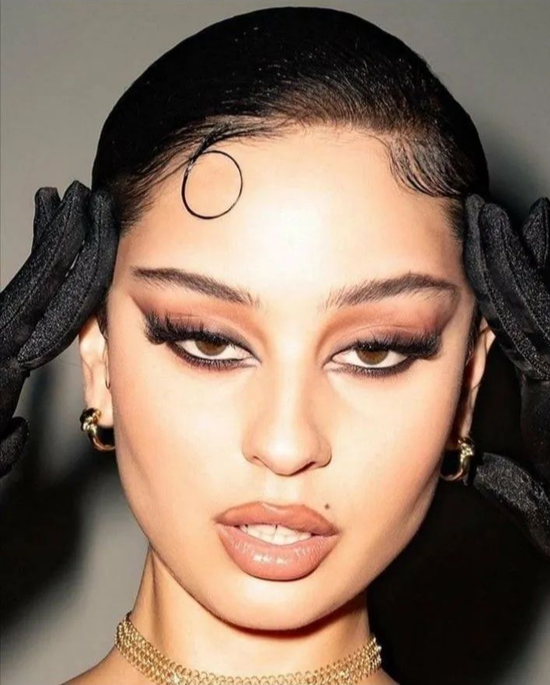 Alexa Demie 出镜巴黎世家 BALENCIAGA 秋冬广告！_手机新浪网