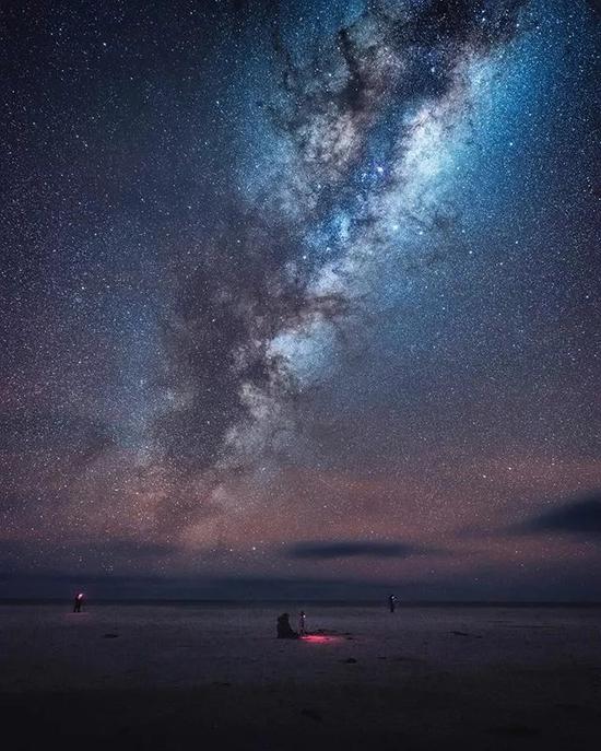 (图片来源@theartofnight)