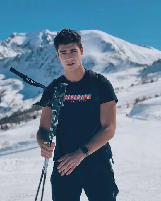 rafael miller 长得那么漂亮,身材又那么好!