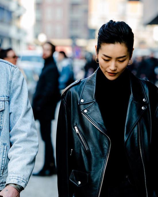 外套：Prada