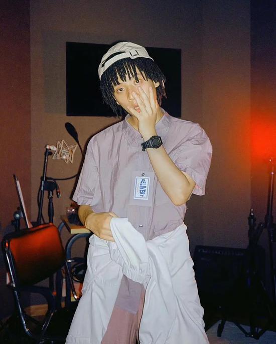 爆红之后,bridge从underground走向大众音乐市场,新专辑大卖,也扛起了