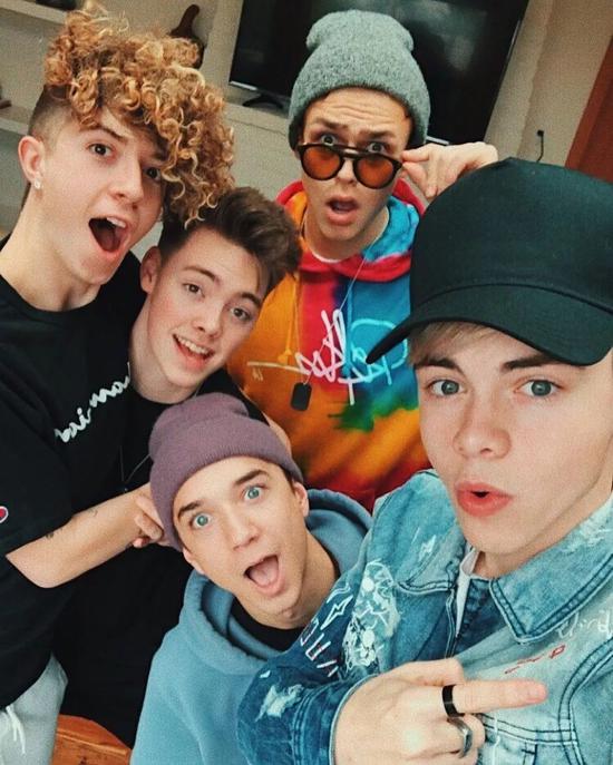 席卷全美的新生代高颜值男团每一个都很有型