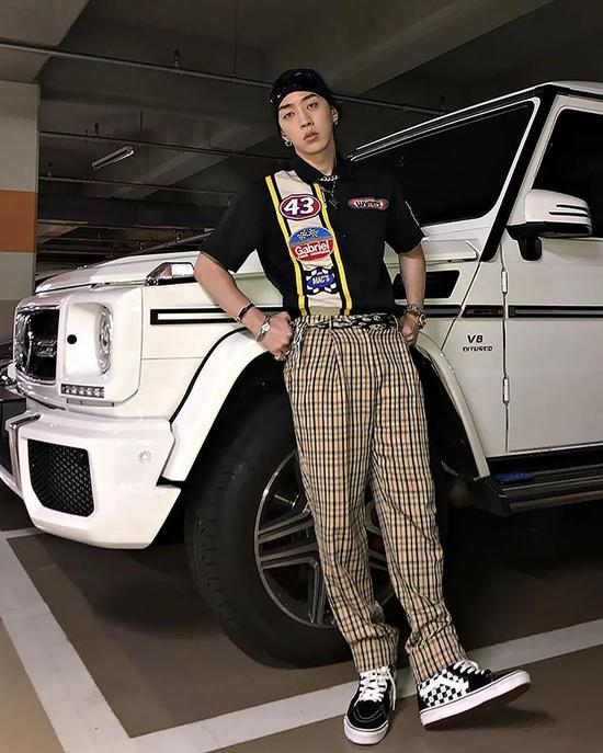 rapper穿什么牌子 _rapper一般穿什么品牌的衣服