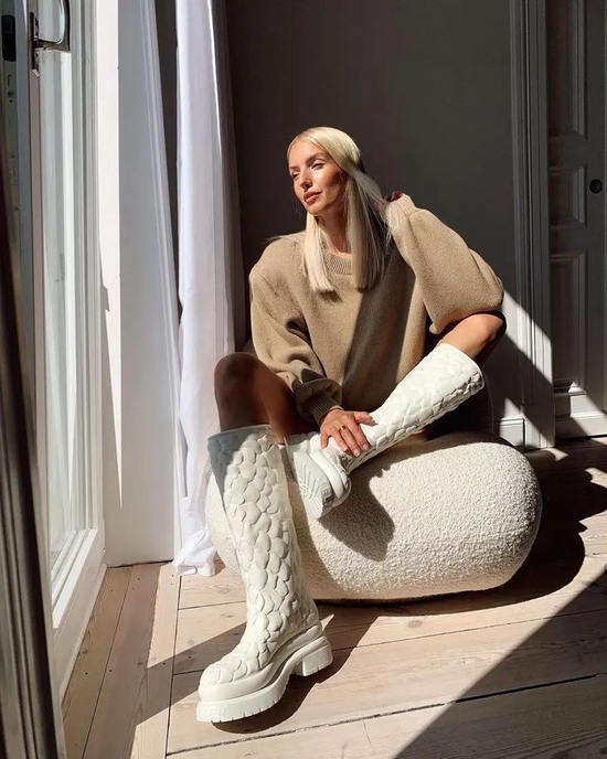 我发现女团们都爱在40度的天里穿靴子