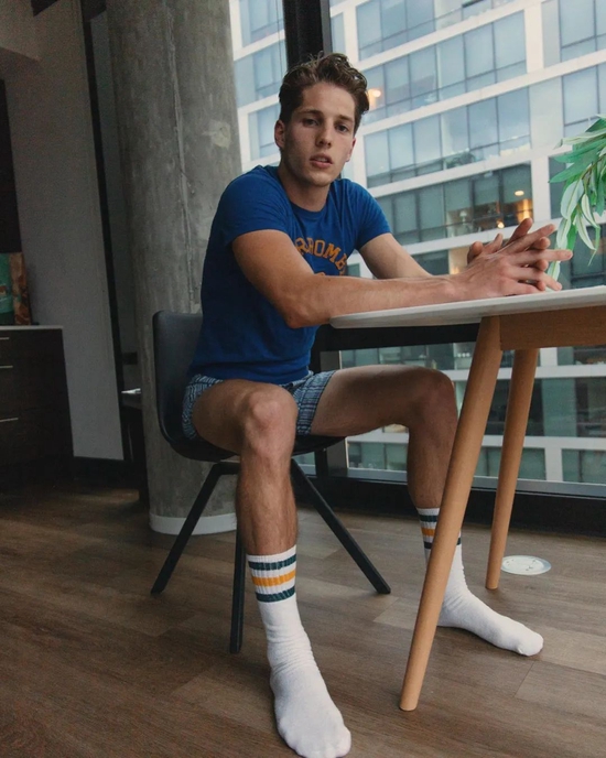 victoriassecret的最新男模特