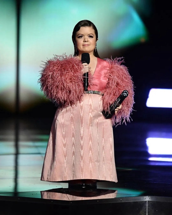 侏儒症女模特拍摄 GUCCI 时尚美妆广告!|GUCCI|美妆广告|时尚资讯_新浪时尚_新浪网