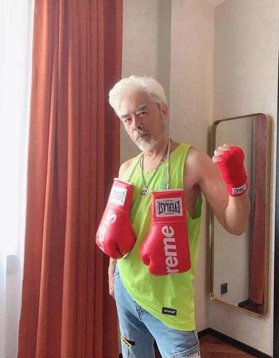 跟白发爷爷学穿搭 老戏骨张双利最爱的四个品牌在这里|穿搭|时尚|潮流