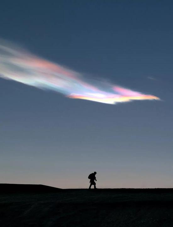 等一个人陪你去云南看飞碟云吃鲜花饼