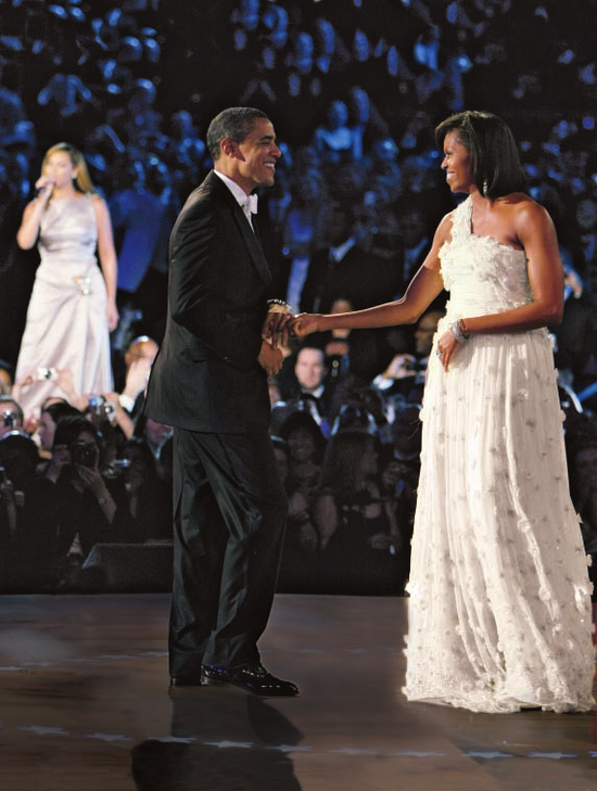  Michelle Obama 穿着 Jason Wu 白色礼服，2009