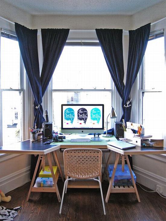 飘窗改造为书桌 图片源自www.apartmenttherapy.com