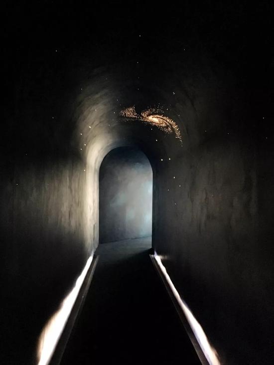 场馆内的星际通道