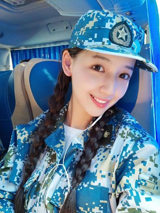 柠檬精自救,我偷学了吴亦凡女友的泰式穿搭.