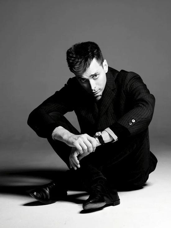 via SAINT LAURENT