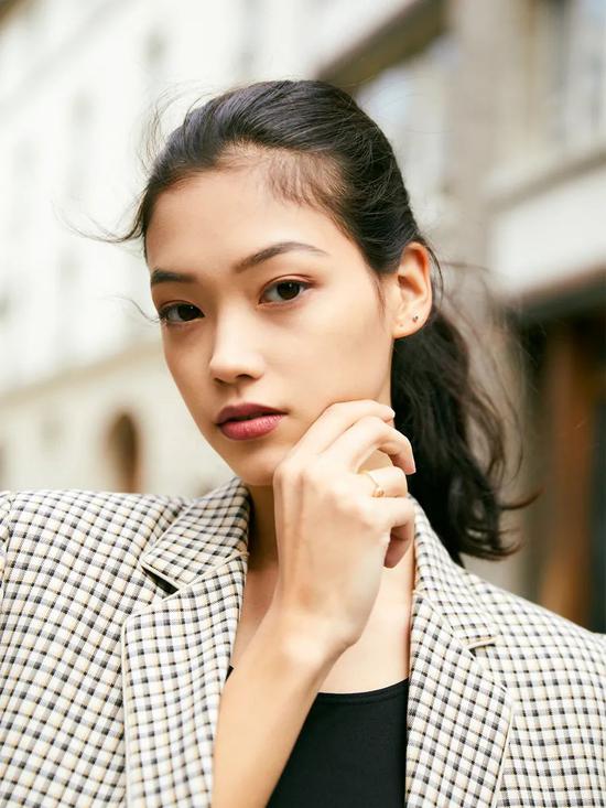 混血超模mika融合东西方审美被称富有魅力的世界公民