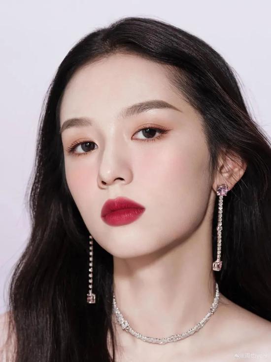 学会这三个明星同款妆容包你在新年美过同龄人