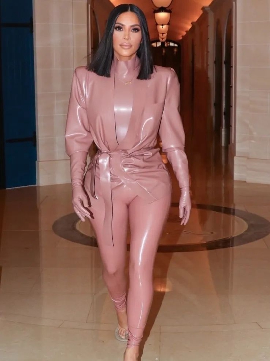 Kim Kardashian 2020 巴黎时装周街拍