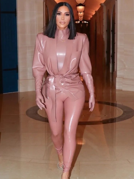  Kim Kardashian 2020 巴黎时装周街拍