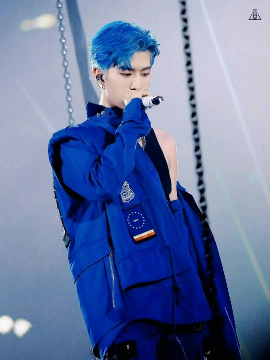 尚好时跟着王嘉尔鹿晗换发色染完被路人追着问