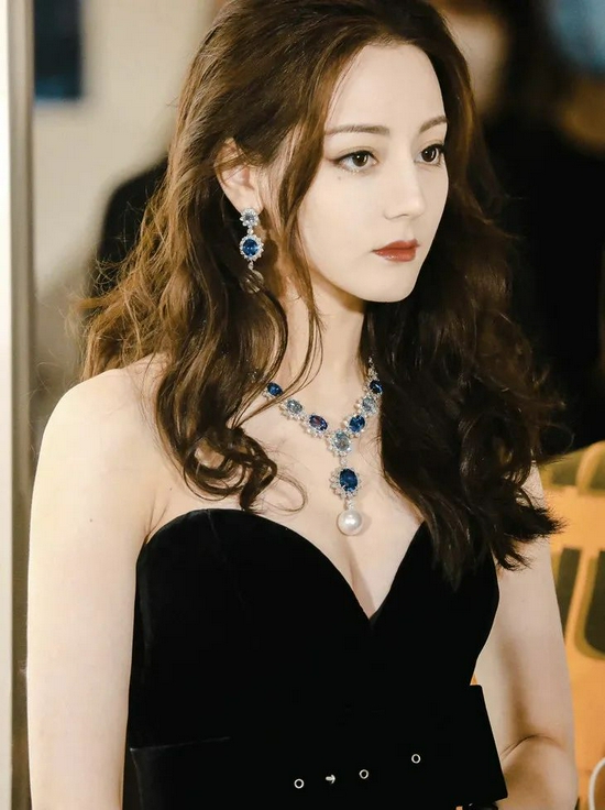 颜值嗖嗖飙升有了美商的迪丽热巴简直开了外挂 手机新浪网