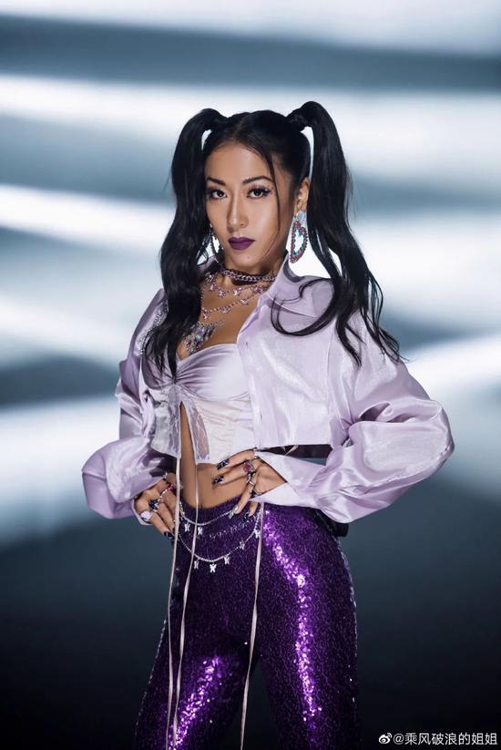 即使在美女堆里吉克隽逸江映蓉也让我的眼睛离不开