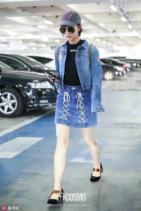 相比较一字带凉鞋,玛丽珍鞋的绑带位置恰到好处,完全不会突出小腿的