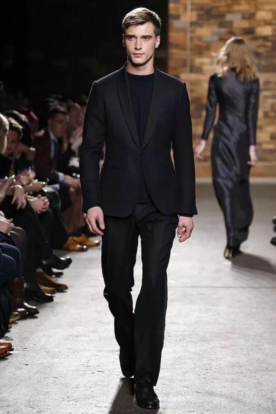 这些帅的男人都在t台上出现