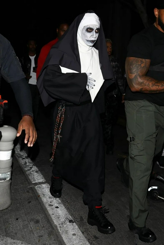 当地时间10月29日,tyga现身加州