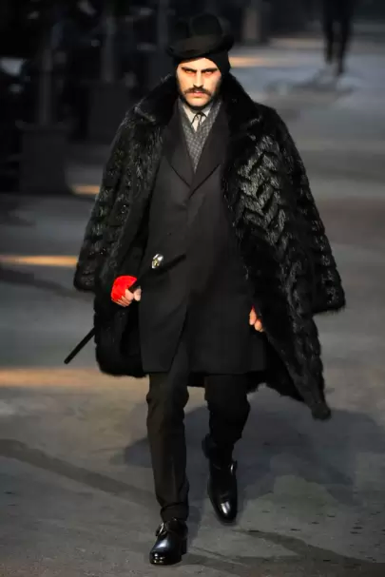 《发条橙》中的Droogs着装，如何烙印于亚文化及时装场景_手机新浪网