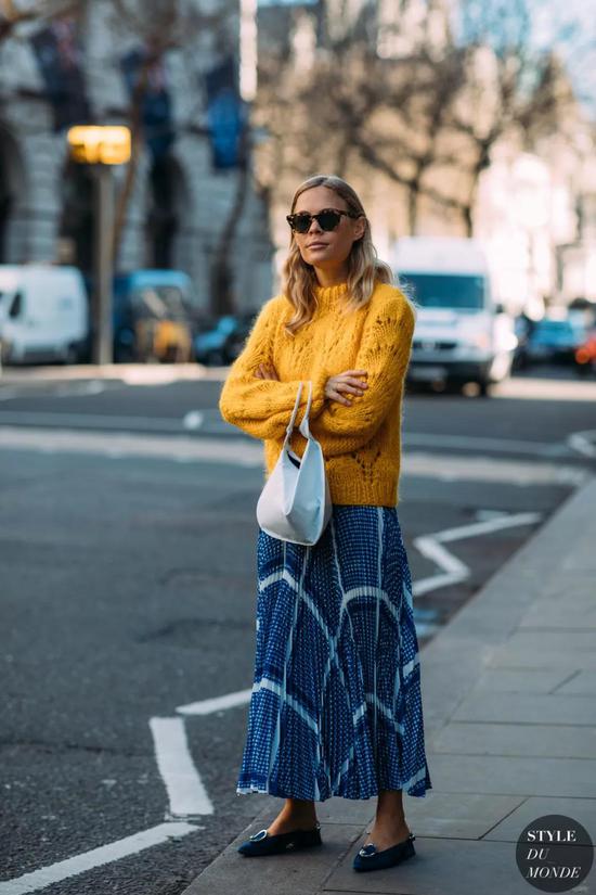 除了黑白灰芒果黄也是万能百搭色