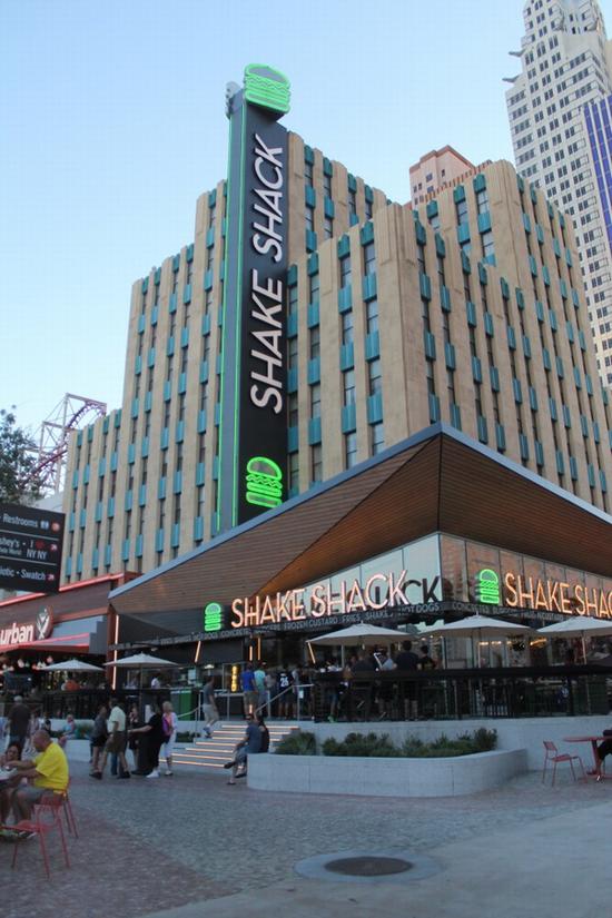 　红遍全球的Shake Shack汉堡店 图片源自sequinsandsweets.com