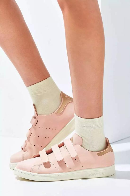 亮色短袜 运动鞋