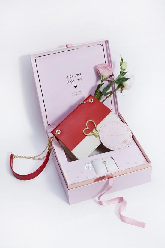 CHARLES & KEITH 情人节LOCK LOVE限定礼盒 图片源自品牌