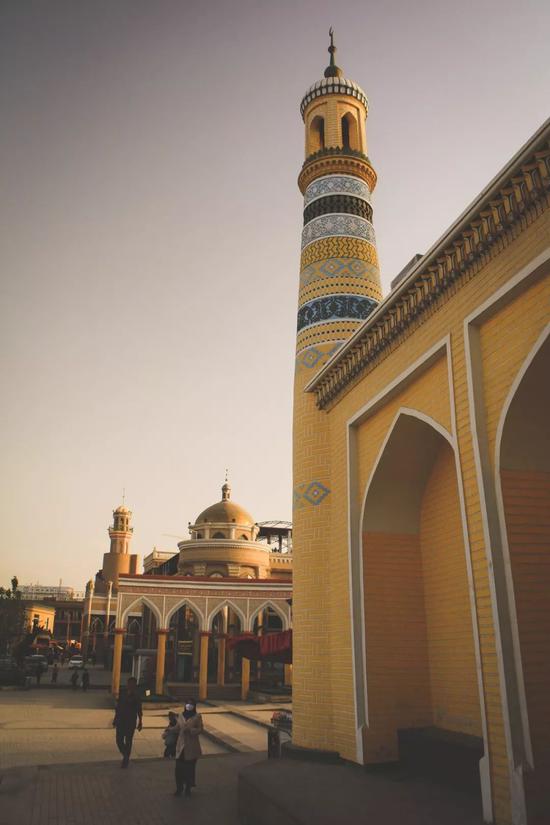 ▲喀什嘎尔清真寺，中国最大的清真寺