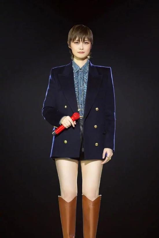 出道即巅峰 刘雨昕式中性风真的走不远吗