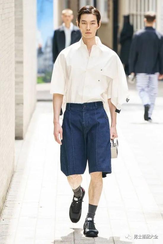 ▲ Chalayan Spring 2020