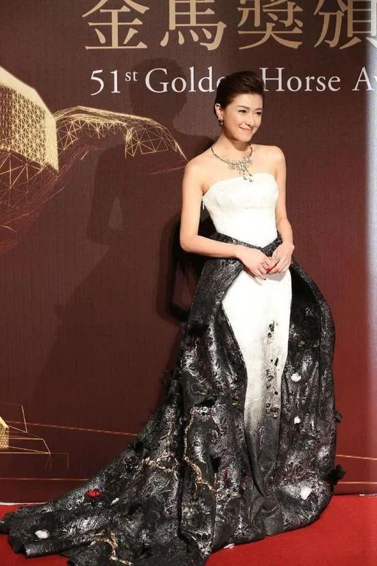 回顾万茜的20个绝美时刻 气质好不只靠长相