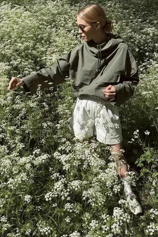 不必再为场合切换纠结自己的穿搭了 有运动装就够了