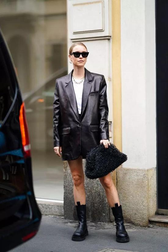 鞠婧祎垫肩风波 明星造型内幕大揭秘