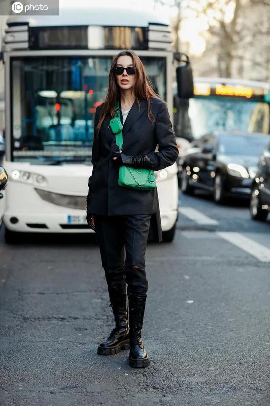 还不 靴 习一下裤子塞进靴子的时髦知识嘛 穿搭 时尚 潮流 新浪时尚 新浪网