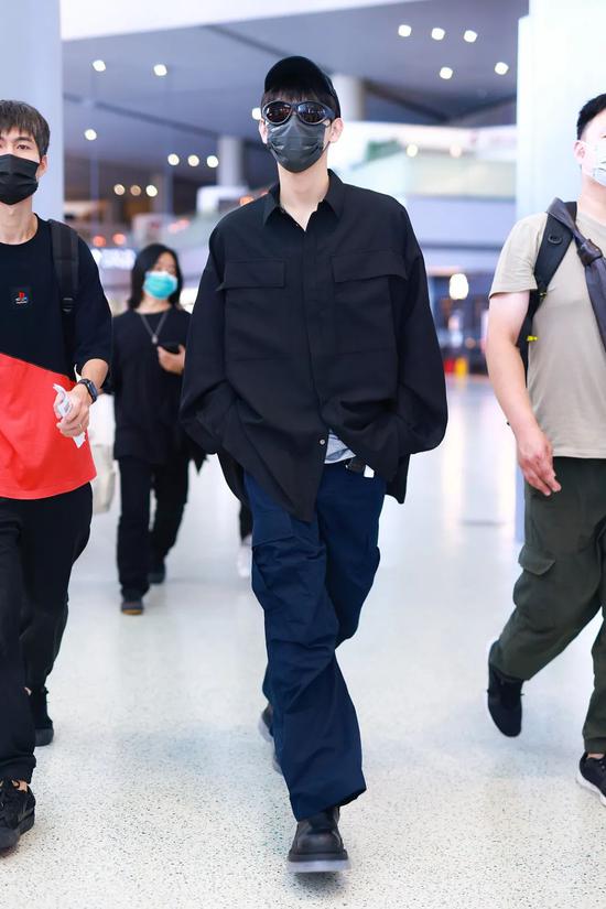 5æ15æ¥ï¼éé£å®ç°èº«ä¸æµ·æºåº