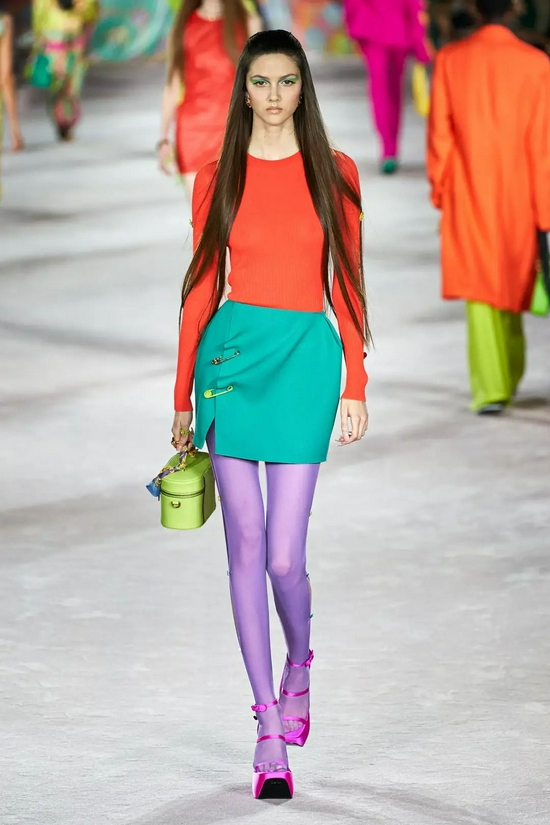 y2k千禧风代表的不仅仅只是辣妹更代表了一个时代的变迁