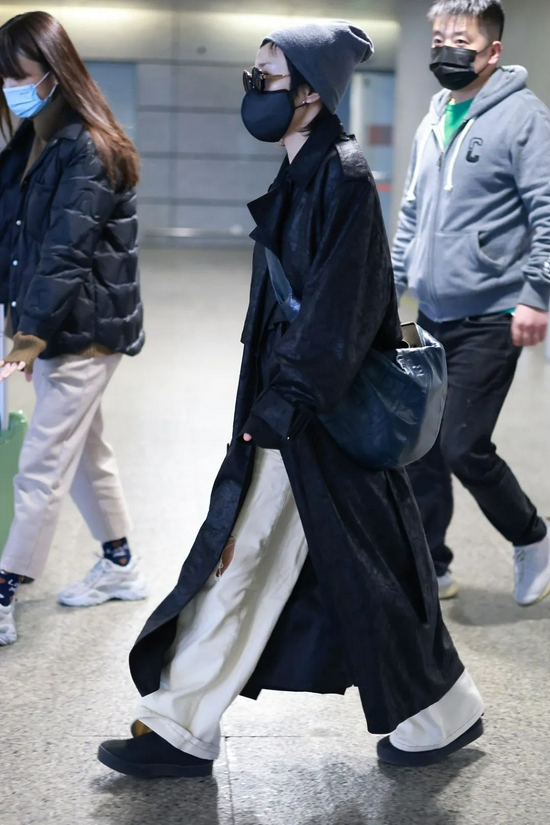 倪妮下了红毯穿成这样 欧洲最美 隐藏王妃 惊艳亮相 女星街拍 倪妮 新浪时尚 新浪网