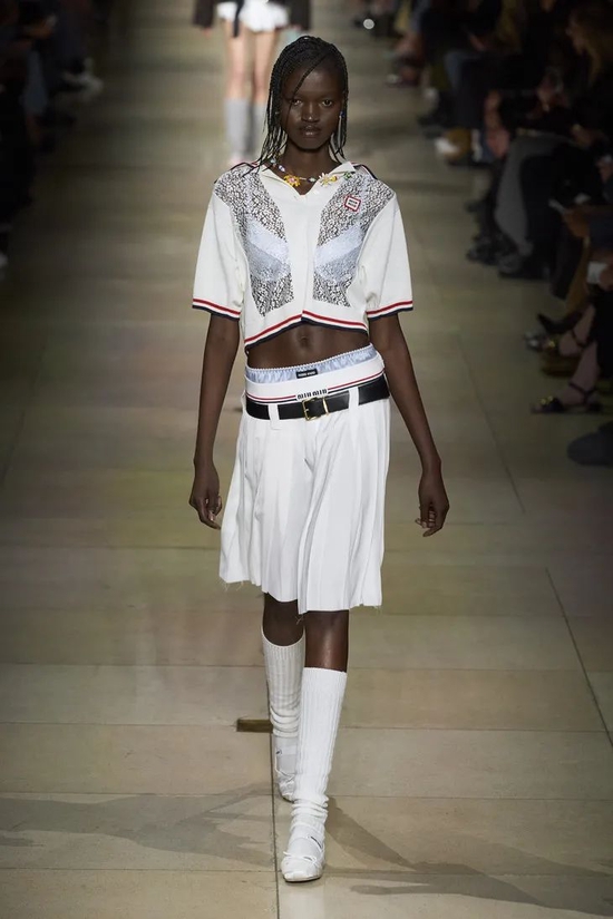 t型台这季巴黎时装周真能处衣服是真美