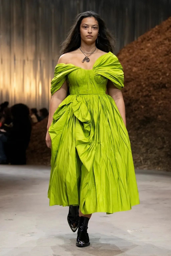  Alexander McQueen Fall Winter 2022 