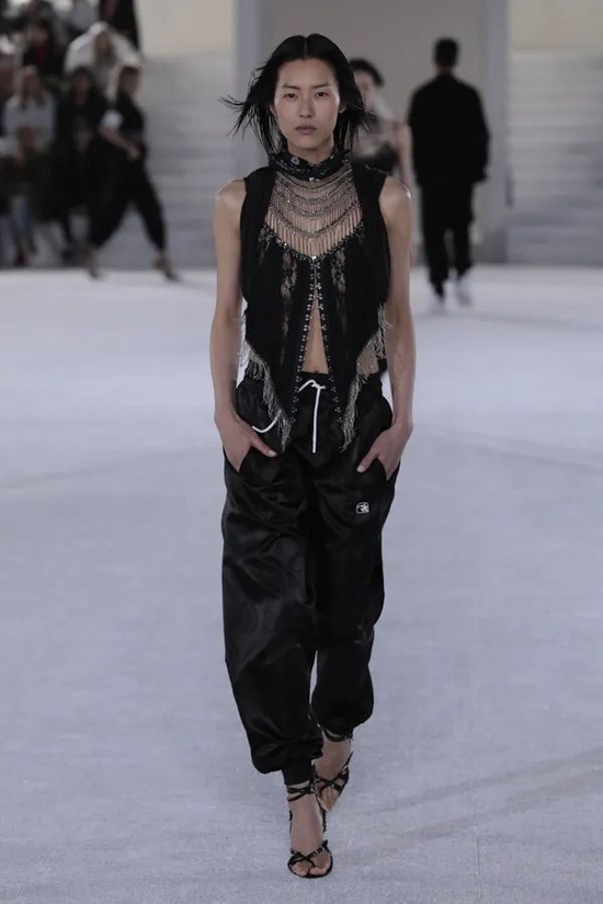 中国模特刘雯为 Alexander Wang 走秀