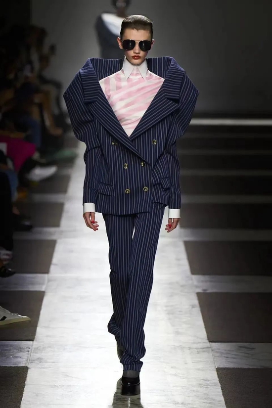  Viktor & Rolf 2022 秋冬高级定制系列