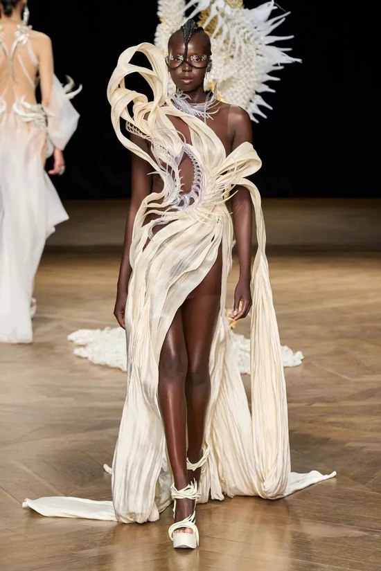 Iris Van Herpen 2022 秋冬高级定制系列