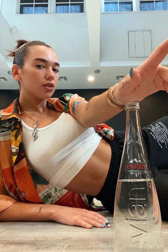  Dua Lipa