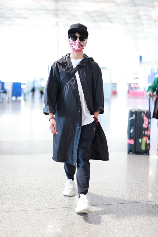 张艺兴|皮特|男星街拍_新浪时尚_新浪网